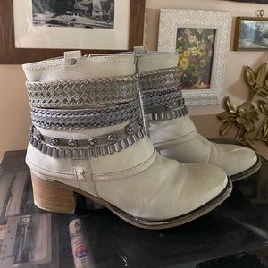 Carlos Santa Chain Ankle Booties